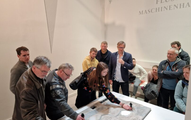 Mitarbeiter von Ottitsch nachts im Museum
