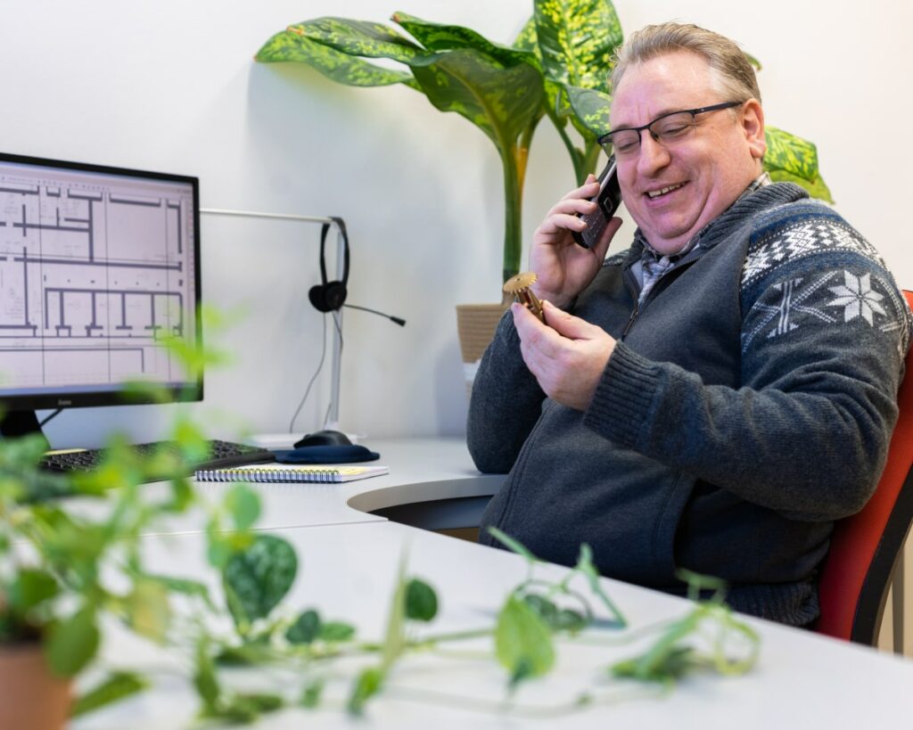 telefonat-planer-karriere-ingenieurbuero-ottitsch