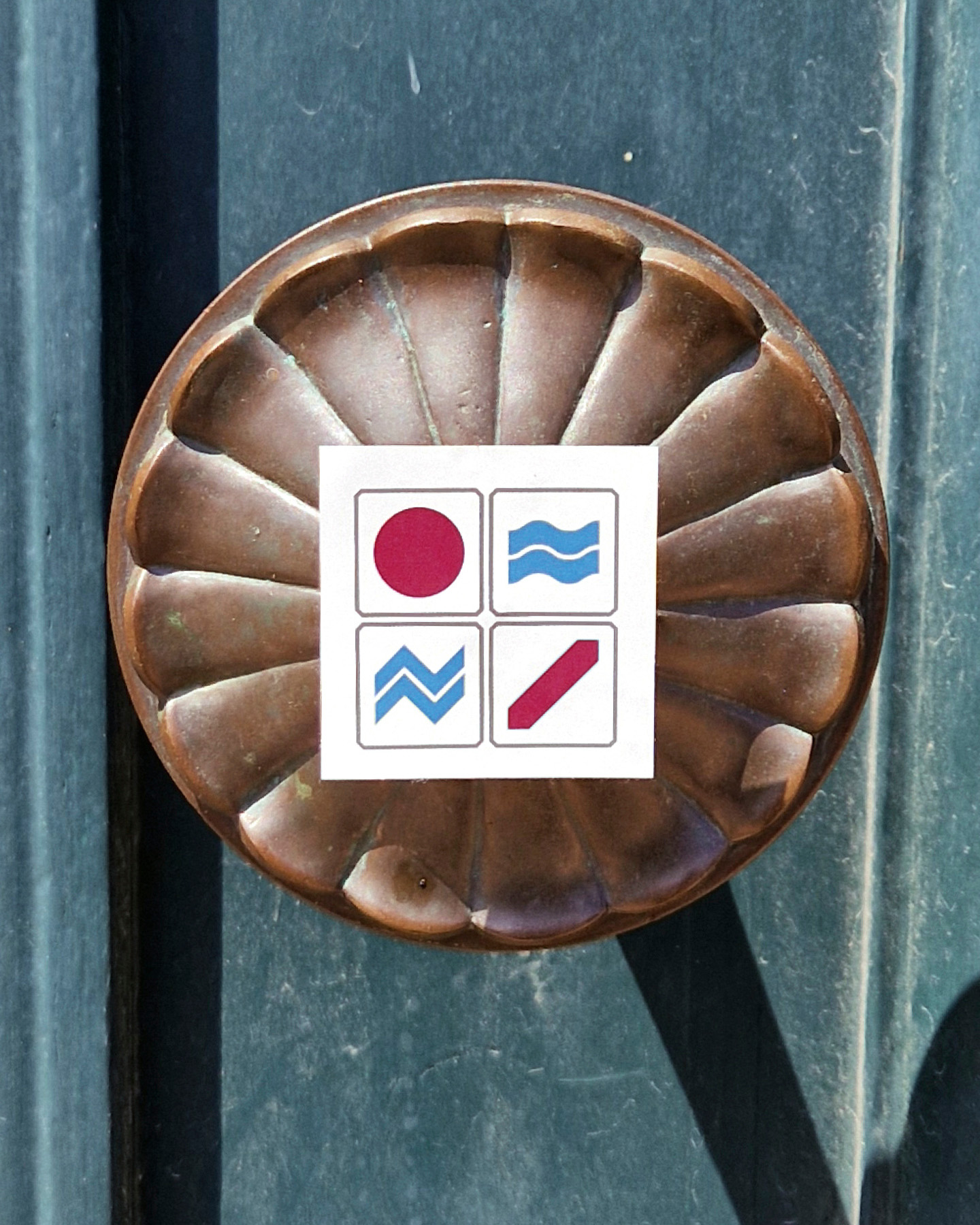 Ottitsch Logo auf dem Türknauf des Referenprojekts Alte Pinakothek